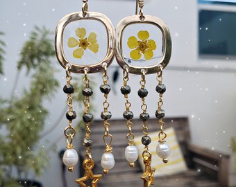 Pressed flower earrings, Pyrite dangle earrings, resin dangle earrings