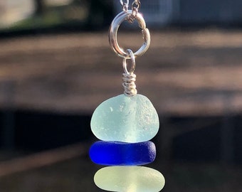 Echte zeeglas ketting. Oceaan zeeglas ketting. Zeeglas sieraden. Zeeglas hanger gezet in sterling zilveren draad.