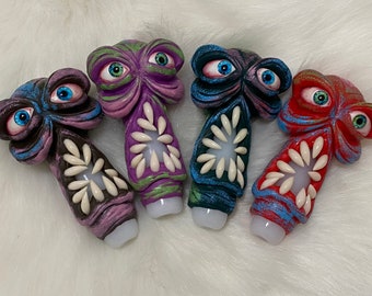 Monster Hand Pipe Glow in the Dark pipe
