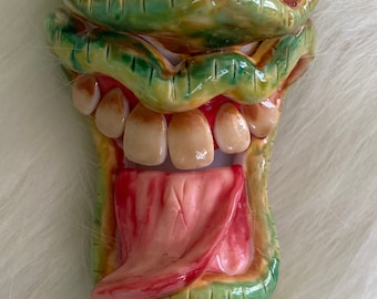 Green Monster Eye Glass Hand Pipe, Freaky pipe, Eye Glow in The Dark Pipe