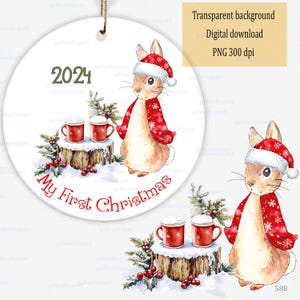 Aquarelle de Peter Rabbit de Noël avec une tasse de chocolat chaud PNG clipart : Flopsy Bunny dans une scène enneigée, Design par sublimation, Premier Noël de bébé, Tasses rouges