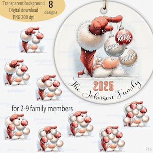 Può includere: Un design circolare per addobbi natalizi con una mano di Babbo Natale in stile cartoon che regge diverse palline etichettate Mommy, Noah e Daddy. Il testo riporta 2025 e The Johnson Family. La grafica include varie figure simili a gnomi.