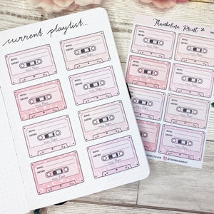 Mixtapes para playlists, adesivos para acompanhamento de músicas | Planejamento decorativo e funcional | Paleta de cores rosa escuro | Diário | Página de anotações