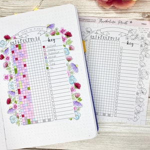 Könnte beinhalten: Ein Jahres-Moodtracker in Pixeln mit einem Schlüssel, der verschiedene Emotionen auflistet: aufgeregt, glücklich, produktiv, neutral, traurig, müde, krank. Der Tracker ist mit einem floralen Rand verziert.