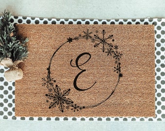 Initial in Snowflake Wreath Doormat / Christmas Door Mat / Winter / Holiday Doormat / Holiday Decor / Christmas Decor / Christmas Gift, Snow