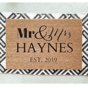 Mr and Mrs Doormat / Wedding Door Mat / Wedding Gift / Bridal Shower Gift / Family Name / Customized / Mr & Mrs / Welcome Mat / Custom