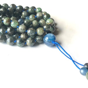 Seltener dunkelgrüner Kyanit-Mala-Hals, 108 Mala-Perlen, Yoga-Schmuck, Meditations-Mala, natürlich unbehandelt, Kristallheilung, Gebetsperlen, Japa Mala