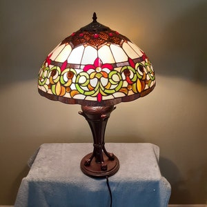 Stained Glass Lamp - Floral Motif - Table Lamp - Accent Lamp