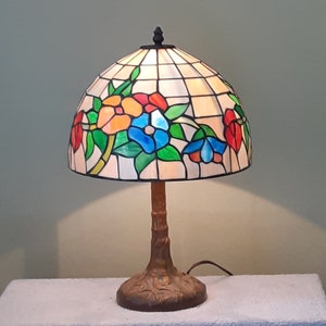 Stained Glass Lamp - Floral Motif - Accent Lamp - Table Lamp