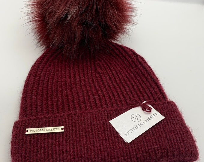 Cashmere Pom Pom hat, pure cashmere luxury ribbed hat, cashmere hat, cashmere beanie, Pom Pom hat, burgundy hat ( one size)