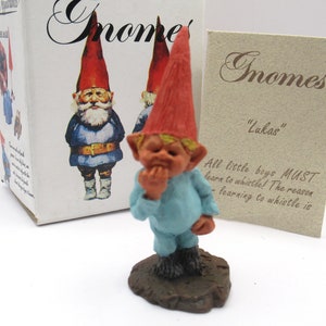 Miniature Gnome figurine, Lukas, Klaus Wickl 1993, Enesco, Rien Poortvliet, Miniature collectible gnomes. #8A3GFAK1