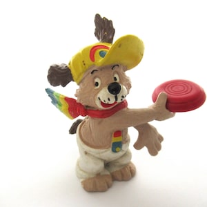 Rainbow Kids, Wallace Berrie, dog with frisbee, pvc figurine. #89CG19K8