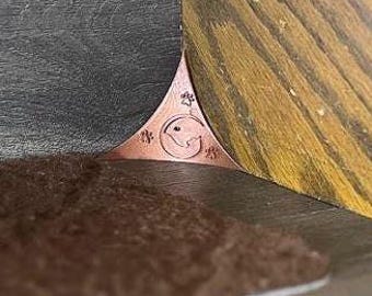 Cat and Paw design Stair Dust Corners – 3D Printed Victorian Style Dust Traps for Stair Cleaning | Gothic Home Decor | Stair Corner Accents