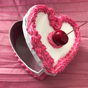 Fake cake / jewelry box / accessory holder / cake box / kawaii / heart cake image 2