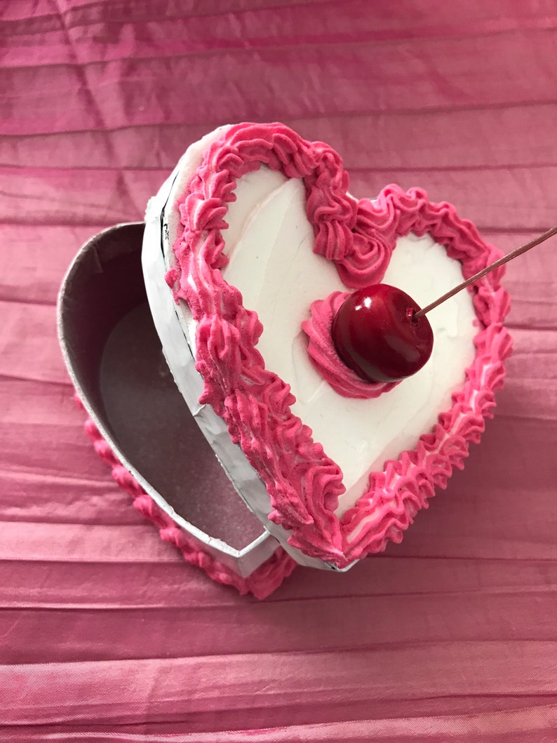 Fake cake / jewelry box / accessory holder / cake box / kawaii / heart cake image 2