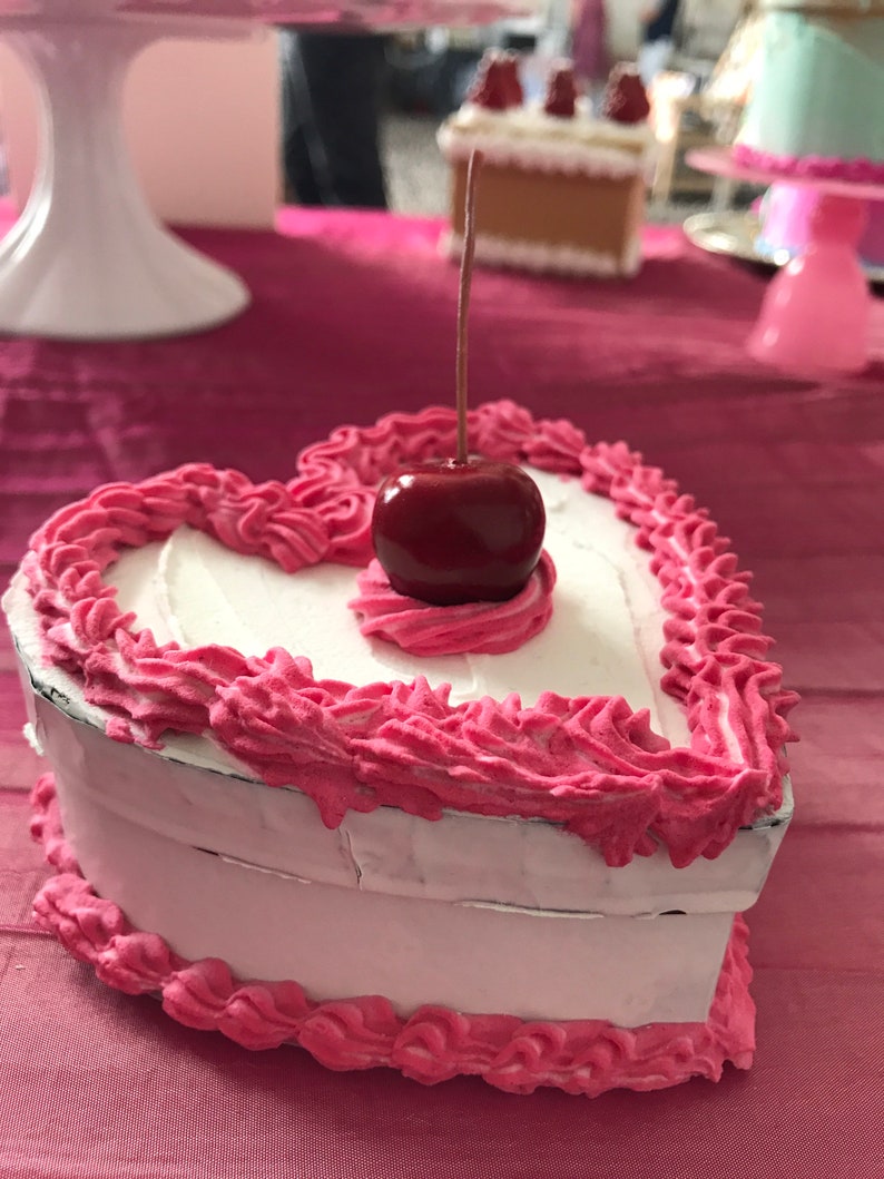 Fake cake / jewelry box / accessory holder / cake box / kawaii / heart cake image 3