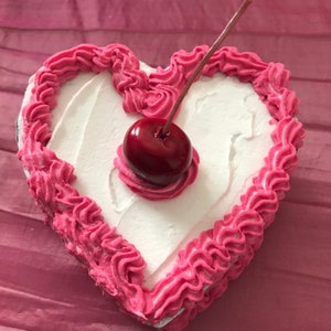 Fake cake / jewelry box / accessory holder / cake box / kawaii / heart cake image 1