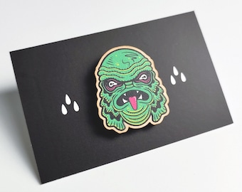 Hopeless Romantic - Fisch Wesen Pin für Horror Fans / Frogman Button / Lovecraft Deep One / Horrorfilm Brosche / Cryptid Pin
