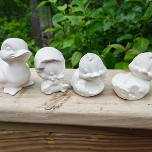 Set of 4 chicks bisque