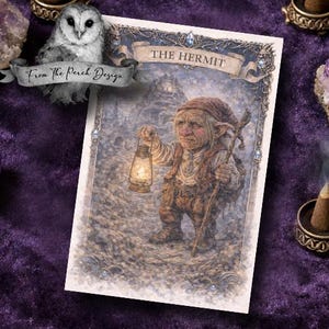 Tarotkaartkunstwerk - Hoggle - The Hermit - labyrint geïnspireerde tarotkunst - mixed mediakunstwerk