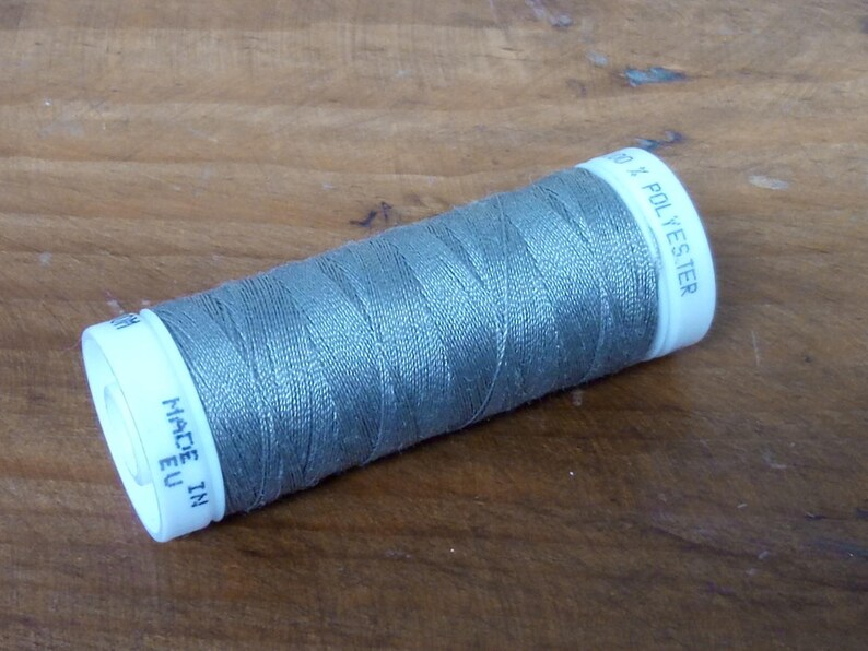 rock color Multi-purpose very resistant thread Polyester LBDK 726-1 bobbin of thread for sewing any textiles 100 meters