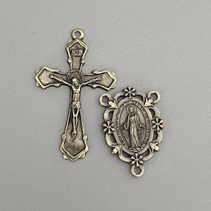 Centre de table en bronze avec crucifix et médaille miraculeuse avec des épines incurvées / Pièce de chapelet ITALIENNE