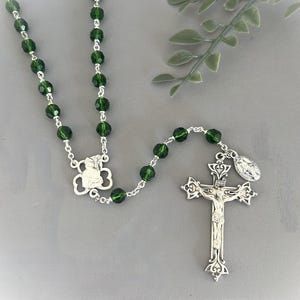 Shamrock Saint Patrick Irish Rosary ~ St. Patrick Center Silver Crucifix Green Crystal beads ~ Catholic Saint Patrick&#39;s Day Gift ITALY