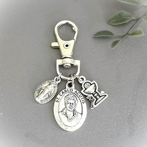 Blessed Carlo Acutis Clip Key Chain / Saint Carlo Acutis Clip On ITALY Miraculous Medal  / Clip on Luggage Purse Keychain Travel Protection