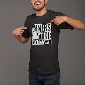 Gamers Don&#39;t Die They Respawn- Mens / Unisex Adult T-shirt -  Geek Nerd Tshirt Joke Funny Retro Gamer Gaming PC Gift For Gamer D1