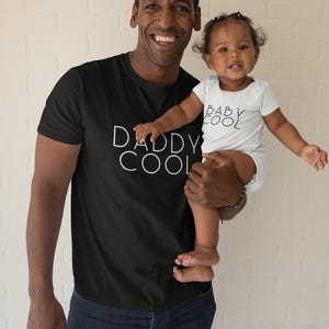 Baby Cool Daddy Cooler Dad Baby Passendes T-Shirt Body Vater Sohn Tochter Vatertag Familie Shirts Geschenk für Papa Baby Kleinkind Kinder