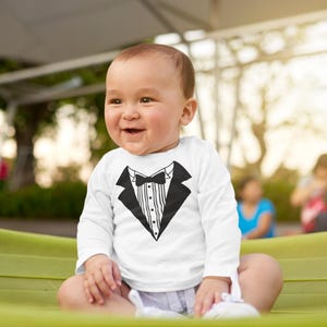 Smoking Baby Kleinkind LANGE HÜLSEN T-Shirt Kostüm Lustig Kinder Jungen-Mädchen-Kinder Scherz-T-Shirt Hochzeit Ring Träger Black Tie Page Boy