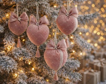 Set of 4 Pink Velvet Christmas Tree Hearts – Elegant Shabby Chic Christmas Decorations with Bow and Pearls