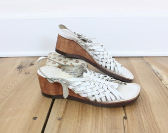 Vintage leather woven wedges, size 8 1/2, white, wooden heel, heel strap buckle, light academic, academia, minimalist, Dunham,made in Brazil