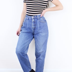 Vintage 90's 29W Vasco jeans, high waisted, high rise, tapered, mom jean, medium wash, 5-pocket, front pleats, two button closure, grunge image 2