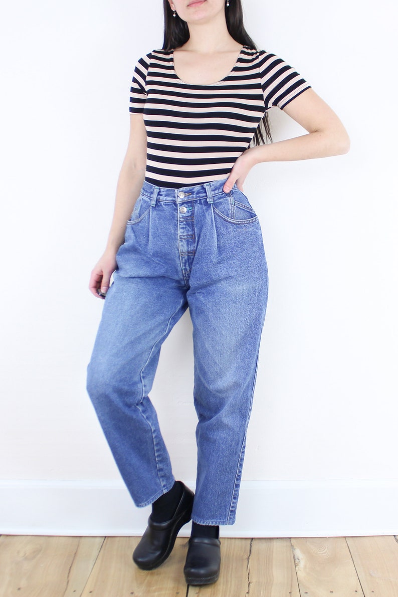 Vintage 90's 29W Vasco jeans, high waisted, high rise, tapered, mom jean, medium wash, 5-pocket, front pleats, two button closure, grunge image 2