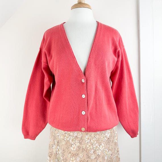 pull cardigan saumon/orange Gap vintage des années 90, coton, boutonné sur  le devant, col en V, académique, preppy, minimalisme lumineux, vinaigrette
