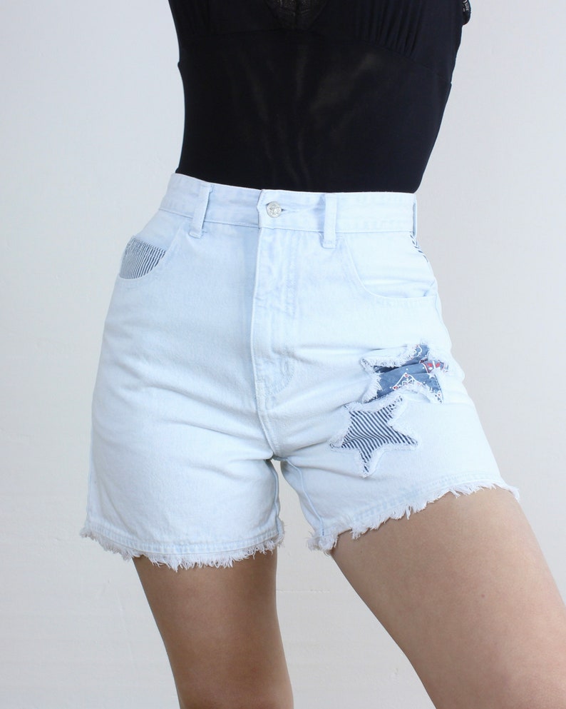 Vintage 90s 25W stars and stripes jean shorts, light wash denim, high rise, hot shorts, mom jean, perfect summer shorts, faux cut off, image 2