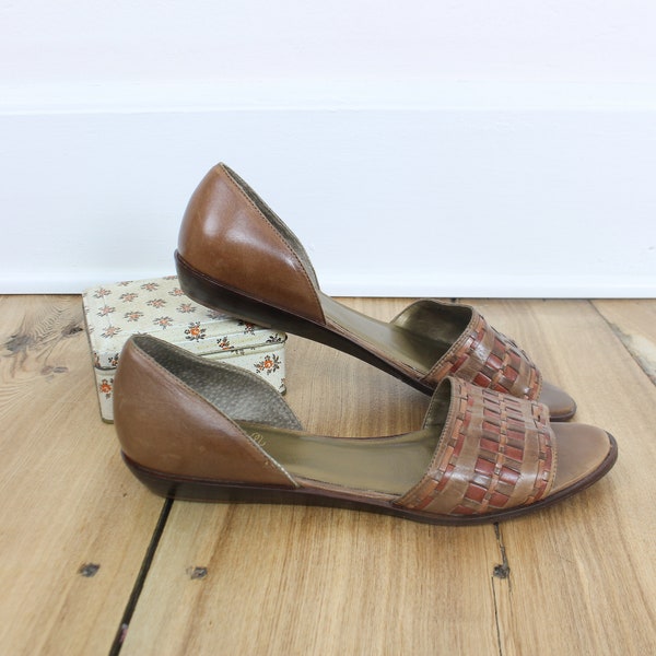 Vintage 90s woven open toe flats, G.H.Bass and Co. woven sandal, leather upper & sole, Women's size 8.5, grunge, minimalist, career, casual