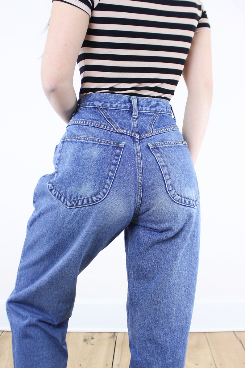 Vintage 90's 29W Vasco jeans, high waisted, high rise, tapered, mom jean, medium wash, 5-pocket, front pleats, two button closure, grunge image 7