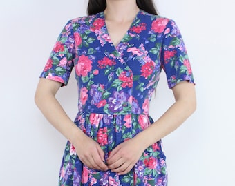 Vintage 90s floral wrap dress, double breasted front, v neck, gathered waist, short sleeve, pockets, removable shoulder pads, summer, cotton