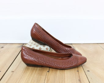 Vintage 90s Bass woven flats, brown, genuine leather, style "Emma", dark academic, preppy, pointed toe, Size 9 narrow Women's