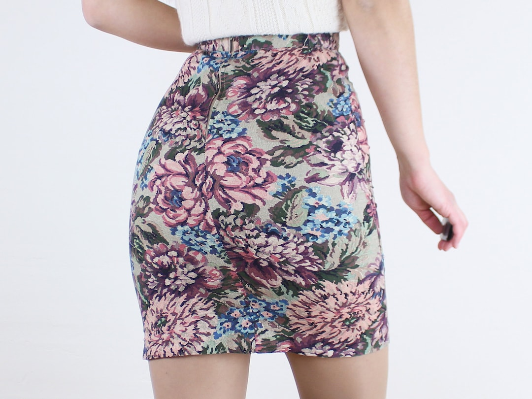 Vintage 90’s pink floral wallpaper print mini skirt