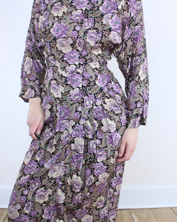 Vintage 80s does 40s floral dress, purple & cream… - image 3