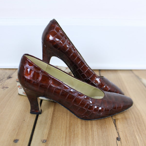 Vintage 90s Bandolino glossy heels, pumps, brown, pointed toe, crock print, made in Spain, career, office, dress shoe, Women's size 39 / 8,