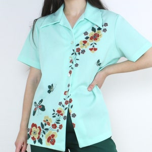 Vintage 70s sea-foam green floral top, polyester, button up, daggar collar, short sleeved, summer top, spring,
