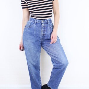 Vintage 90's 29W Vasco jeans, high waisted, high rise, tapered, mom jean, medium wash, 5-pocket, front pleats, two button closure, grunge image 3