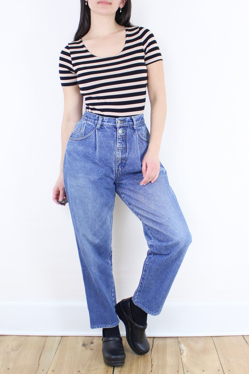 Vintage 90's 29W Vasco jeans, high waisted, high rise, tapered, mom jean, medium wash, 5-pocket, front pleats, two button closure, grunge image 3