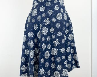 Vintage 90's 33W rayon mini skirt, unique abstract print, Inclinations, navy blue, white polkadots & snowflakes/doilies, grunge moody casual
