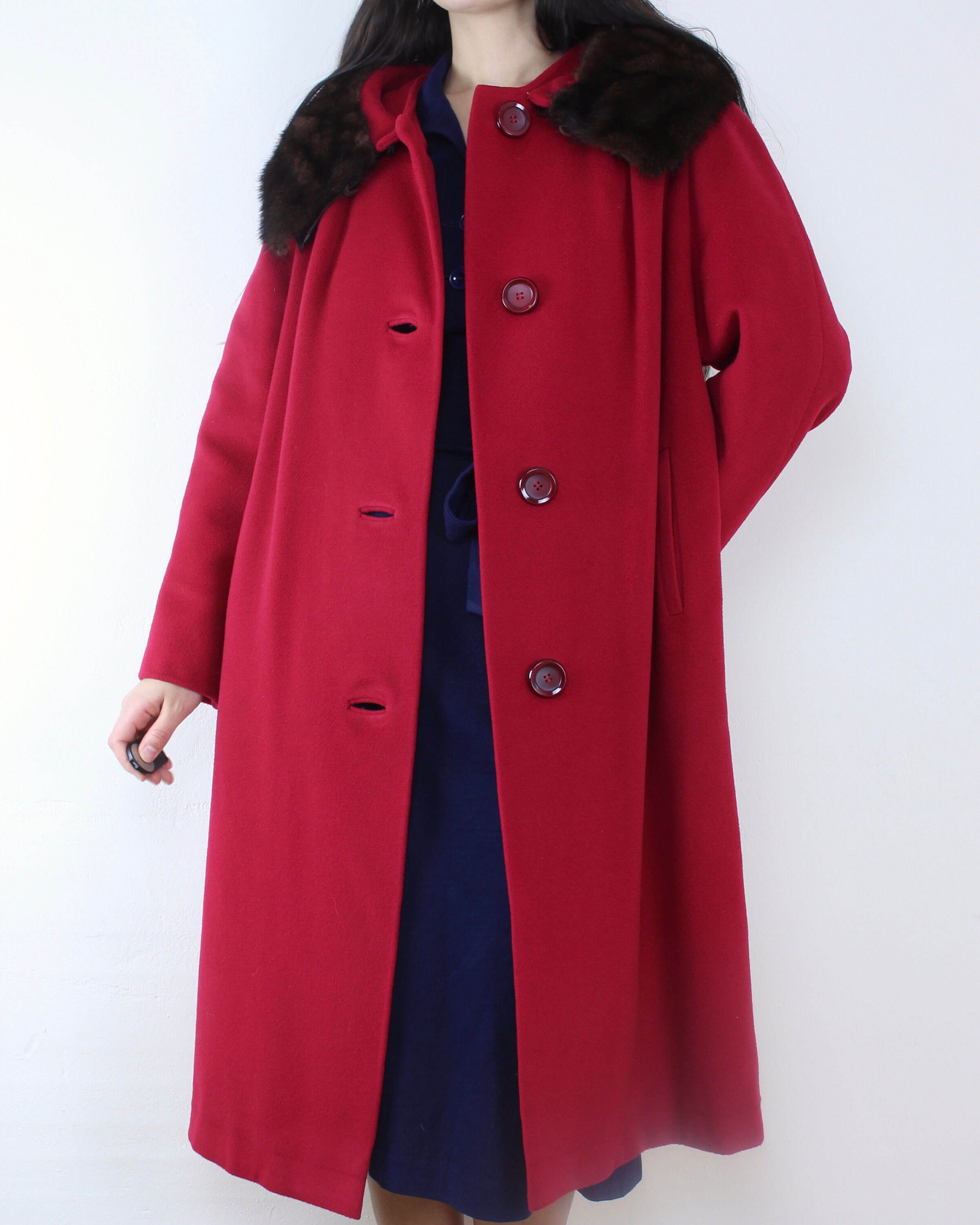 Free shipping 10pcs/lot High-end color red circular resin buttons joker  cashmere mink coat dust