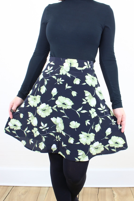 Vintage 90's 26W floral skater mini skirt, black … - image 4
